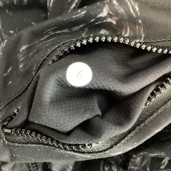 Lululemon Runday Crop *Full-On Luxtreme Arsenal Ambient Grey Black Size 6 - Picture 7 of 7